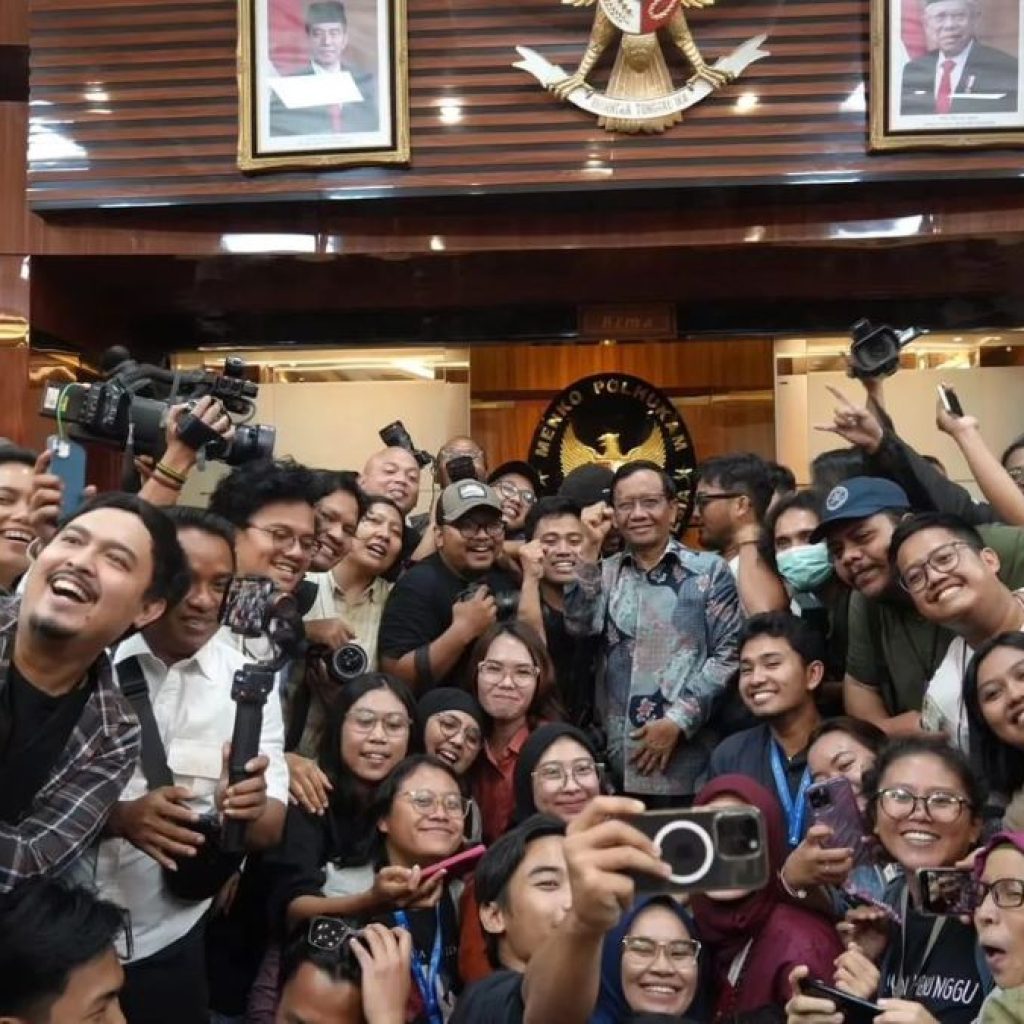 Usai Mundur dari Menko Polhukam, Mahfud MD Pecat 4 Staf Khusus