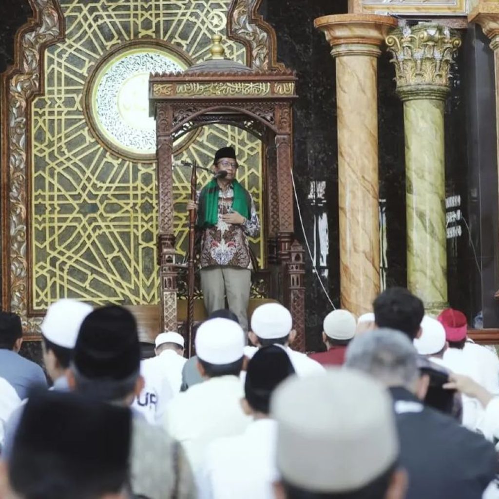TUTURPEDIA - Kunjungi Panti Asuhan Al Washliyah, Mahfud MD Ajak Parpol dan Paslon Santuni Anak Yatim 