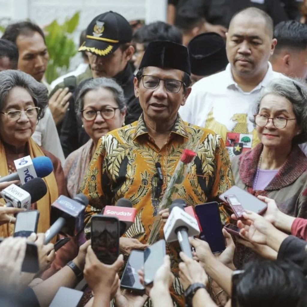 Mahfud MD bantah tudingan ikut-ikutan Anies untuk live TikTok. Foto; Instagram.com/mohmahfudmd