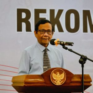 Beredar Video Satpol PP Dukung Gibran, Mahfud MD: Itu Norak!
