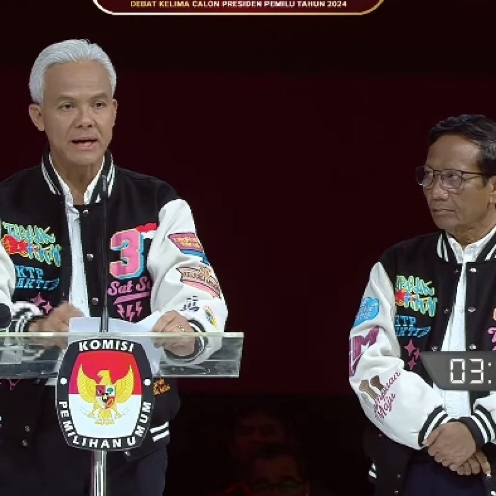 TUTURPEDIA - Mahfud Tanggapi Ganjar yang Dilaporkan ke KPK atas Dugaan Kasus Suap 