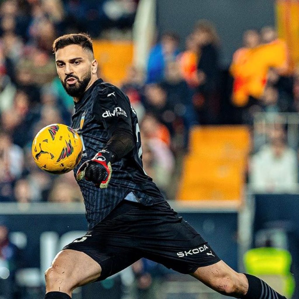 Giorgi Mamardashvili direkrut Liverpool. Foto: x.com/valenciacf