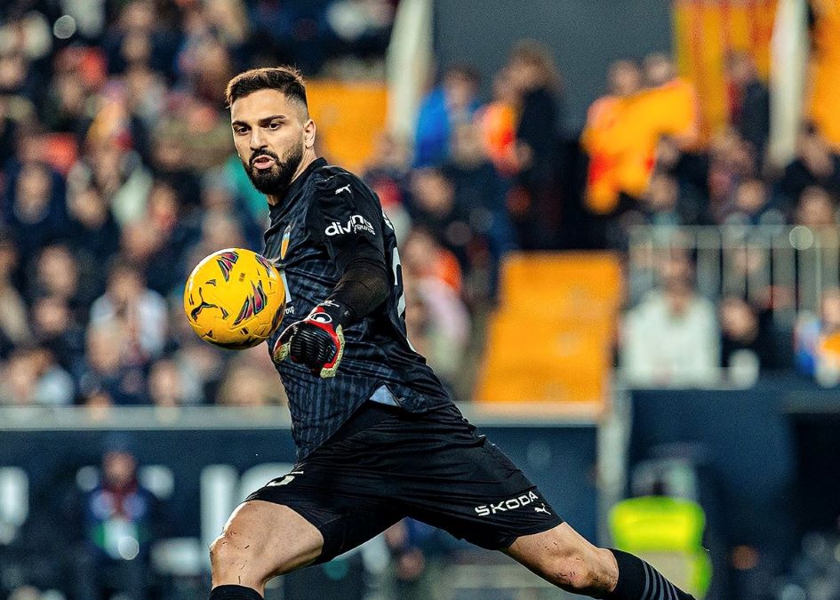 Giorgi Mamardashvili direkrut Liverpool. Foto: x.com/valenciacf