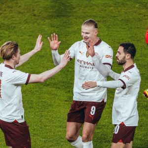 Erling Haaland Menggila Cetak 5 Gol, Manchester City Berpesta di Kenilworth Road