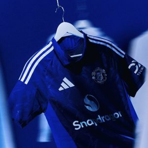 Away Kit Manchester United Pakai Warna Biru, Mau Saingan dengan Man City?