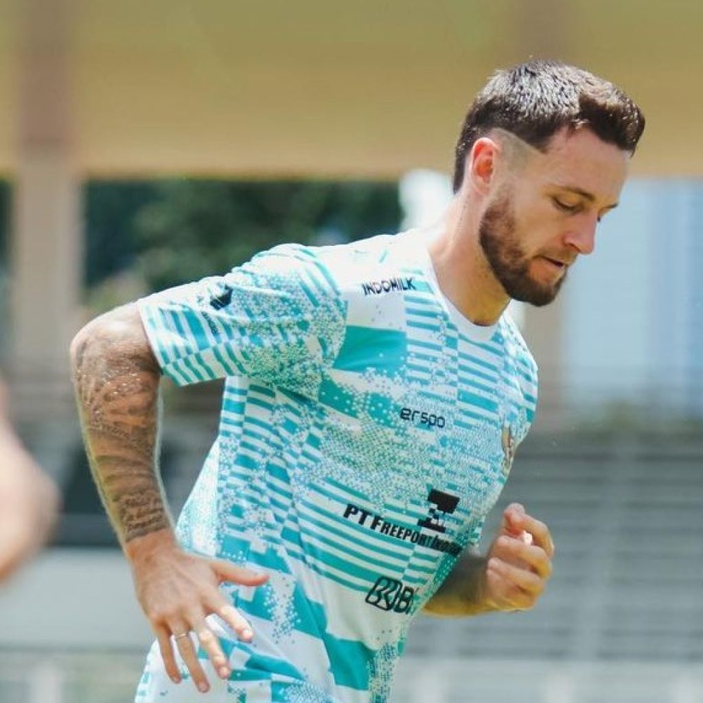 Marc Klok cedera, jalani perawatan di Singapura. Foto: instagram.com/marcklok