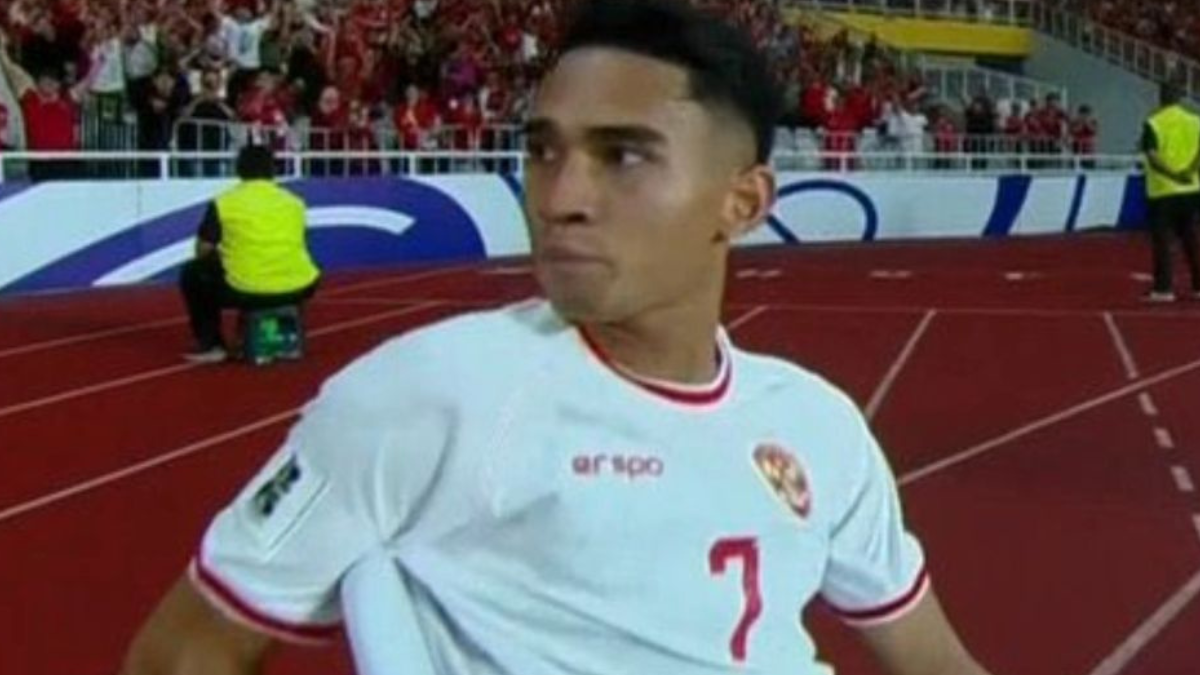 Selebrasi Marselino Ferdinan usai cetak dua gol dalam pertandingan timnas Indonesia vs Arab Saudi. Foto: instagram.com/undercover.id