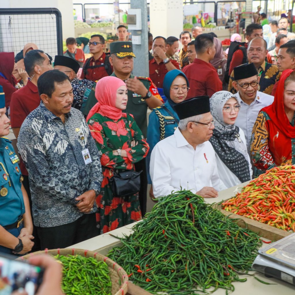 Wapres Ma’ruf Amin Pantau Harga Bahan Pokok di Pasar Johar 