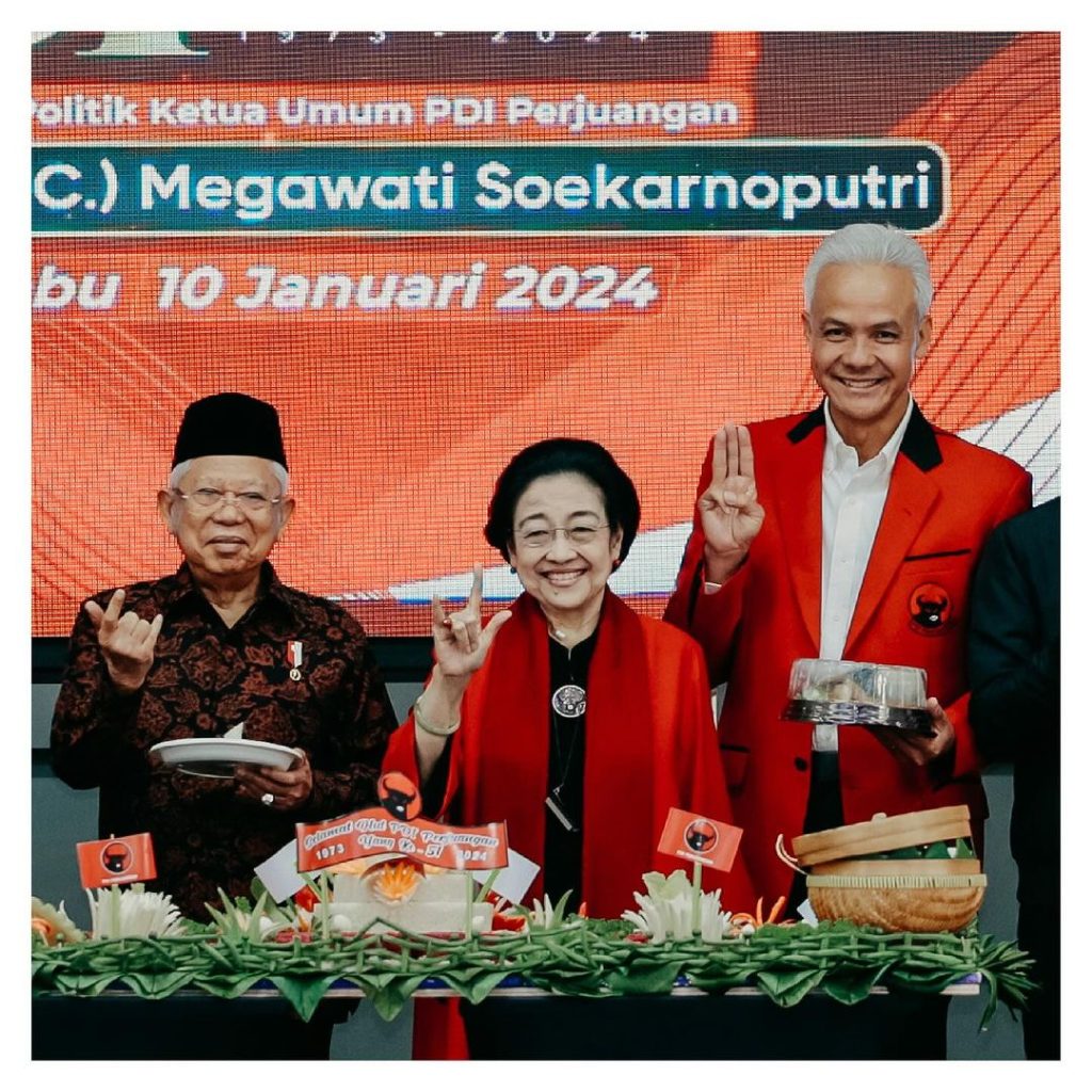 Ma’ruf Amin Berpose Tiga Jari Saat Hadiri HUT Ke-51 PDIP, Megawati Beri Respons Begini