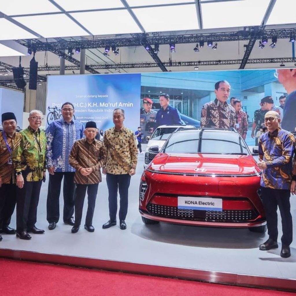 Wapres Ma’ruf Amin di booth Hyundai GIIAS 2024. Foto: Hyundai Motors Indonesia