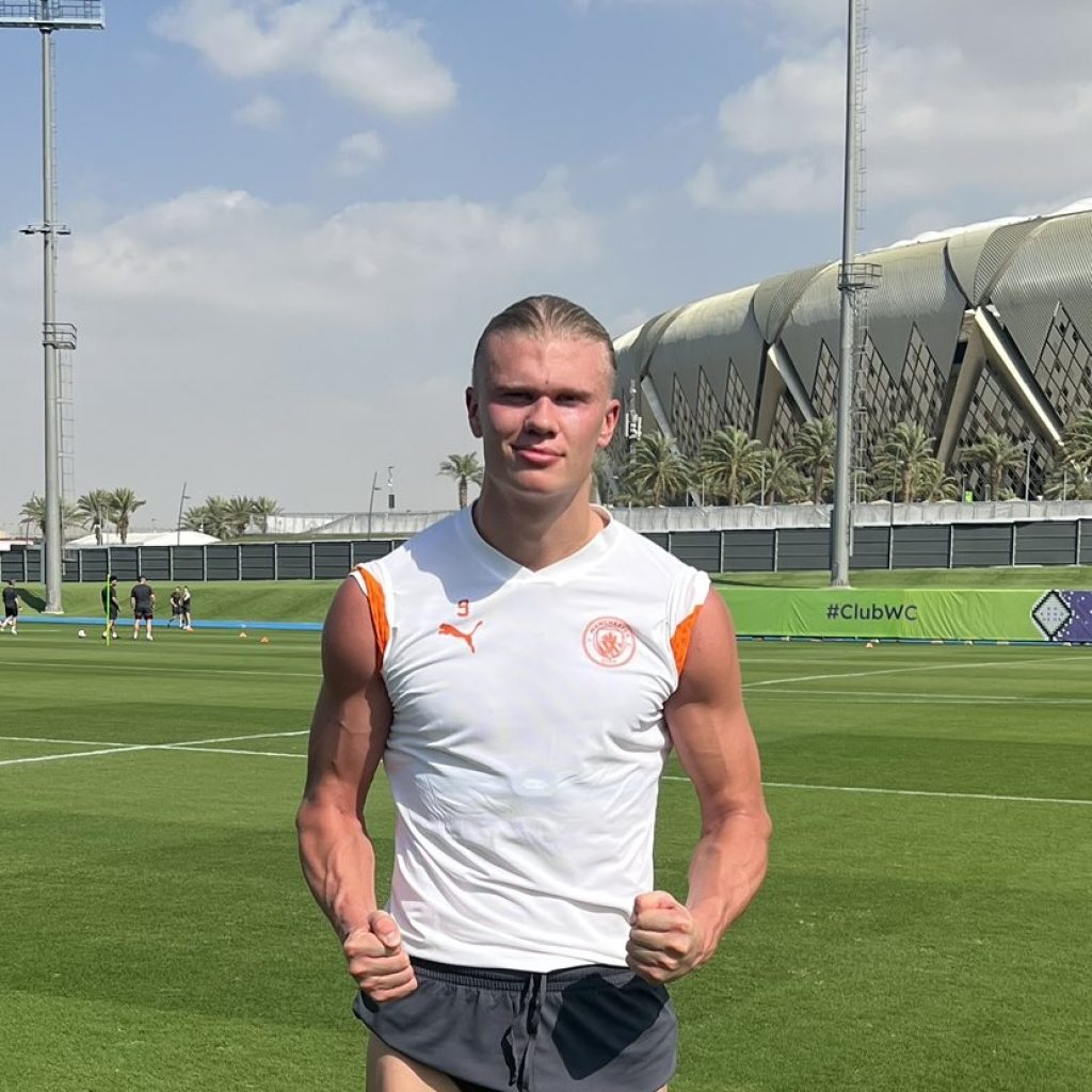 Erling Haaland jalani latihan terpisah karena masih cedera kaki. Foto: