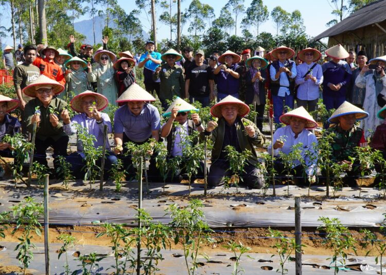 Pimpinan Wilayah Muhammadiyah (PWM) Jawa Barat rilis program beasmu untuk masyarakat tani. Foto: muhammadiyah.or.id