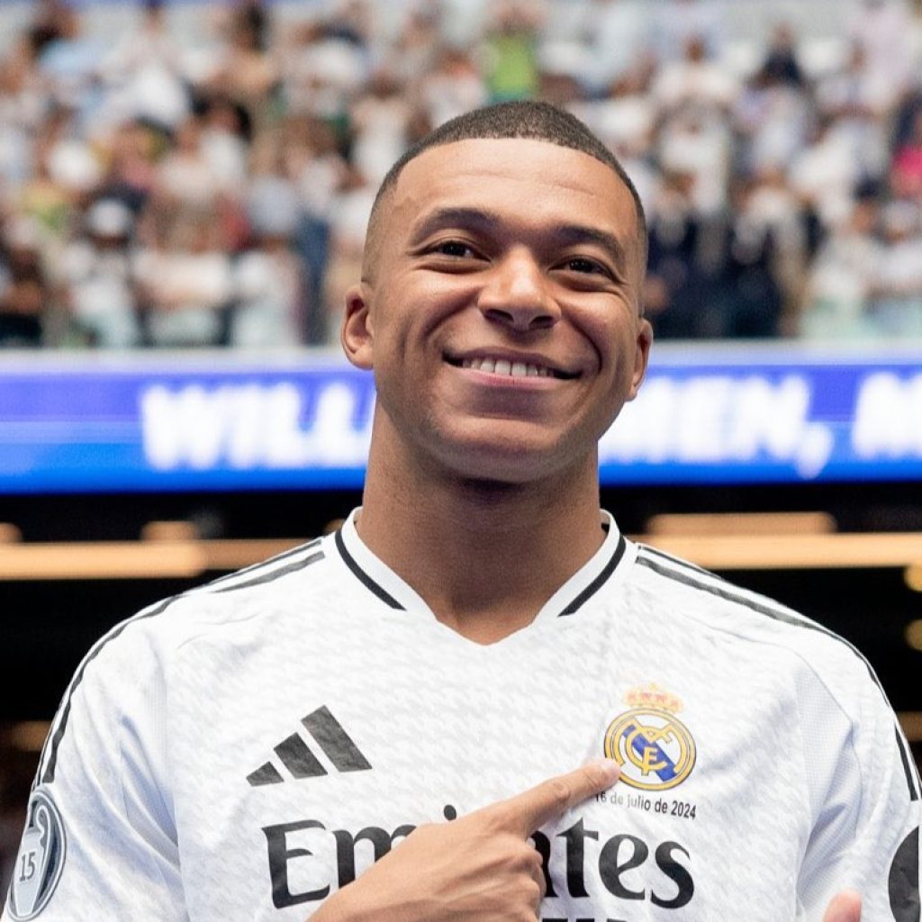 Ibu Kylian Mbappe siap gugat PSG bila gaji sang anak tak dibayar. Foto: x.com/KMbappe