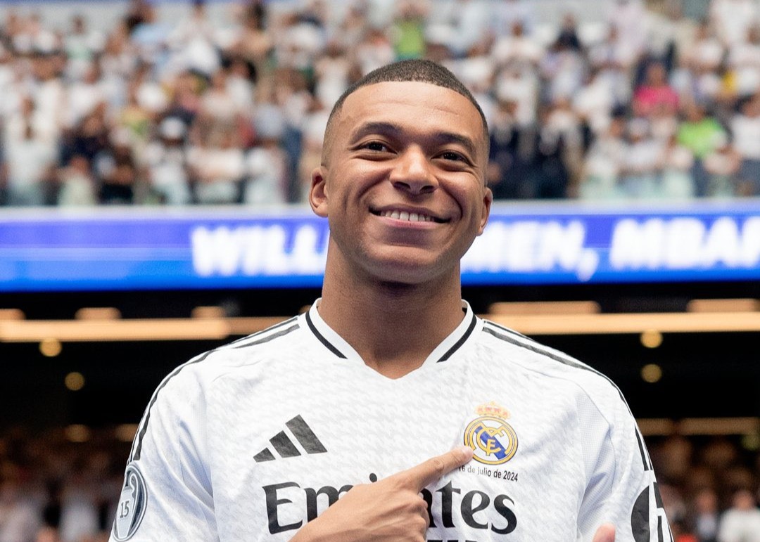 Ibu Kylian Mbappe siap gugat PSG bila gaji sang anak tak dibayar. Foto: x.com/KMbappe