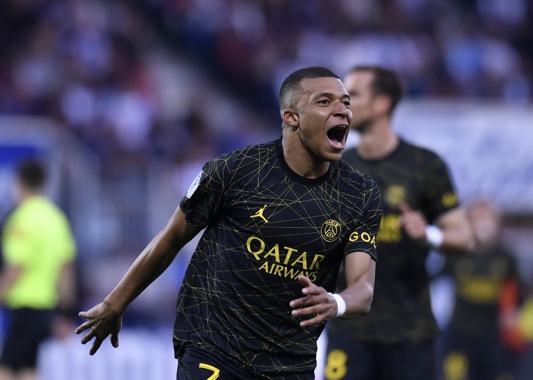 Di tengah transfer ke Real Madrid, Mbappe dinilai masih seperti biasanya oleh pelatih PSG. Foto: x.com/PSG_English