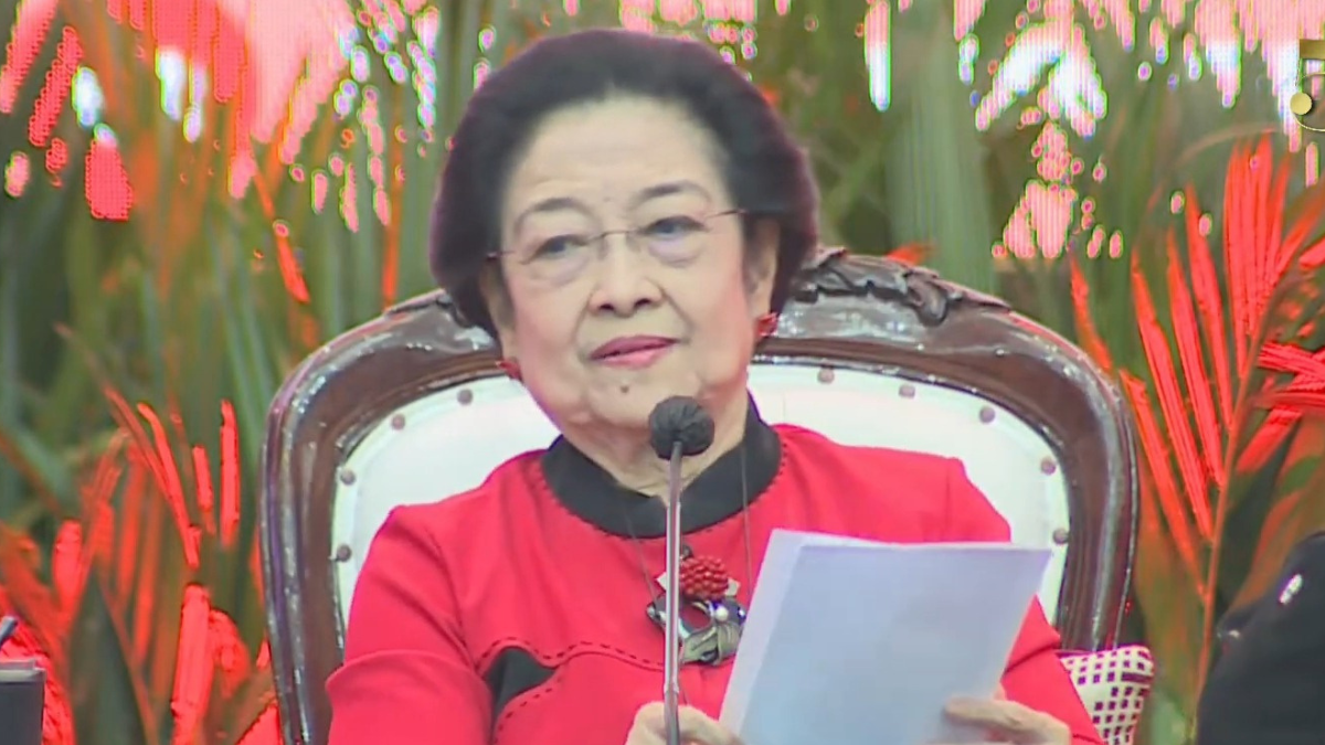 Momen ketika Airin dibentak oleh Megawati di hadapan banyak orang. Foto: Tangkapan Layar YouTube PDI Perjuangan