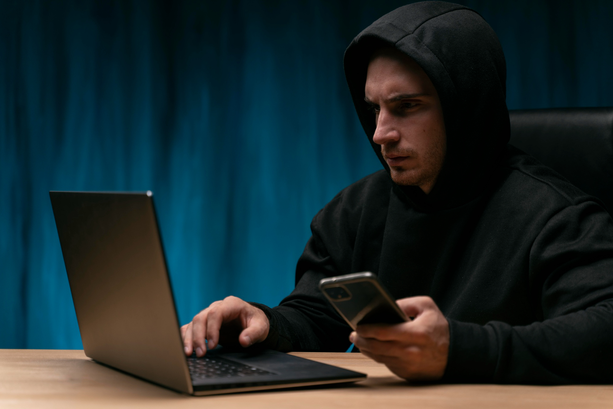 Mengenal penipuan baru, smishing yang mengincar pengguna iPhone. Foto: freepik.com/freepik