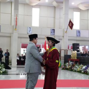 Sempat Alami Keterbatasan Pendidikan, Martina Wisudawati Politeknik Unhan Belu Berterima Kasih ke Prabowo
