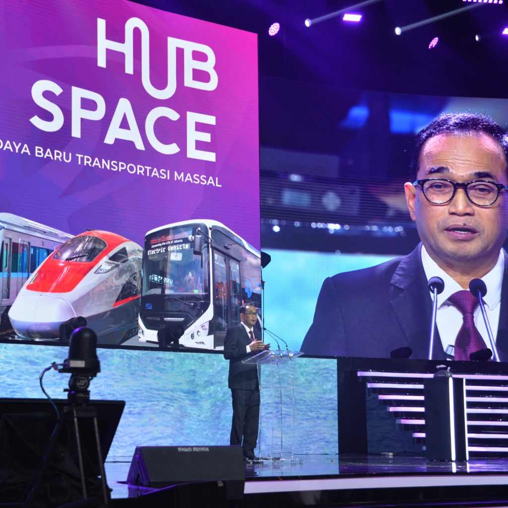 Menhub Ajak Masyarakat untuk Terapkan Budaya Baru Lewat Transportasi Massal
