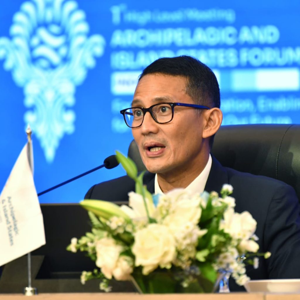 Menparekraf Sandiaga Uno kembangkan peta jalan dekarbonisasi dan gabungkan aksi mitigasi. FOTO: Laman Kominfo