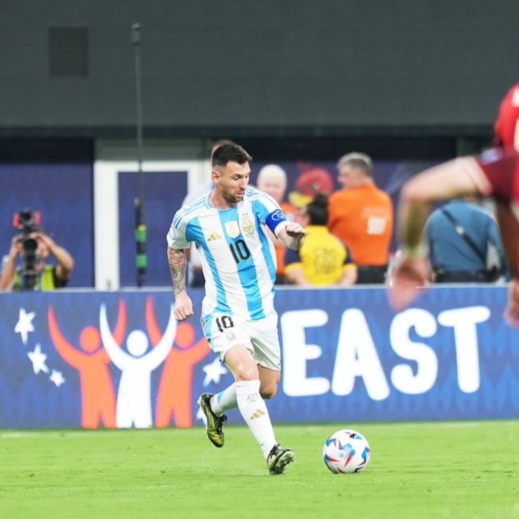 Lionel Messi cetak gol kedua di semifinal Copa America 2024. Foto: x.com/Argentina