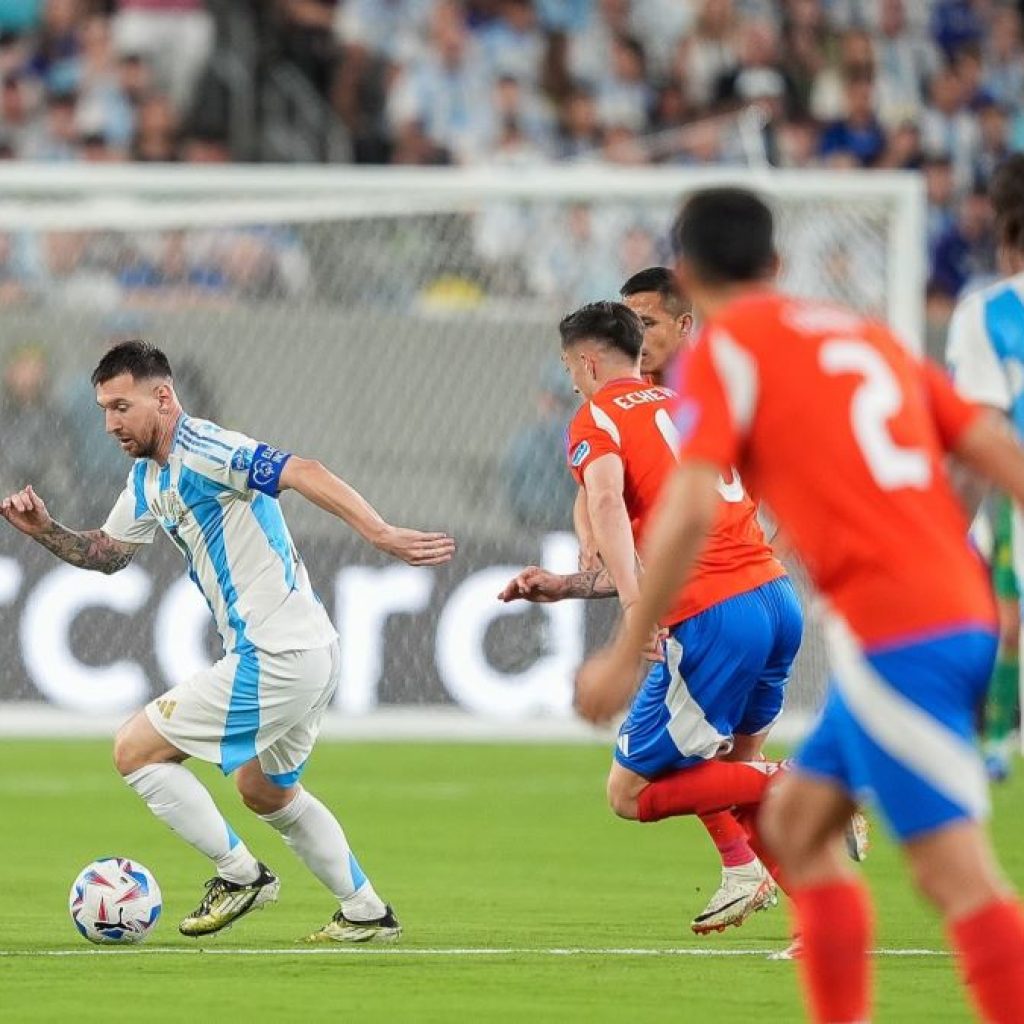Lionel Messi mengalami cedera dari laga Argentina vs Chile di Copa America 2024. Foto: x.com/Argentina