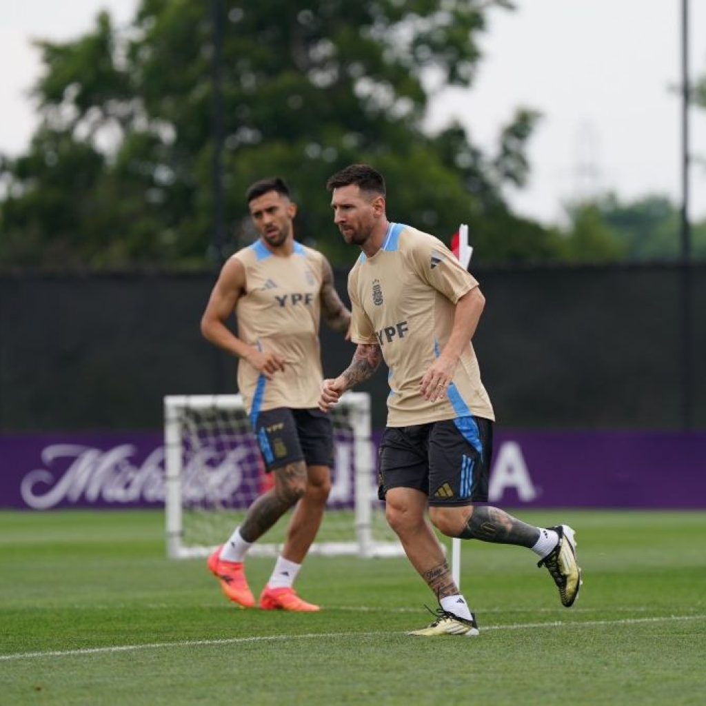 Lionel Messi tidak tampil di laga terakhir fase grup Copa America 2024 lantaran harus istirahat usai cedera. Foto: x.com/Argentina