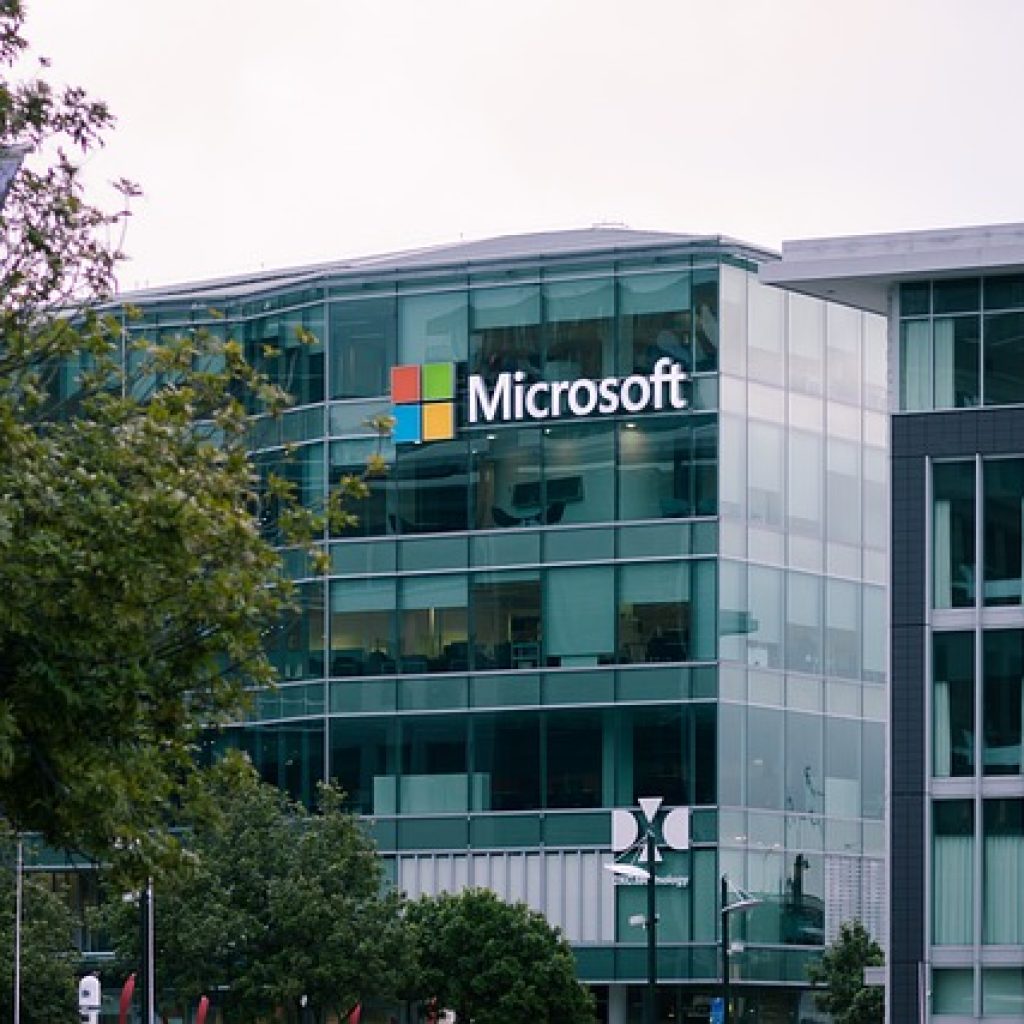 Kemkomdigi akan rilis AI milik Indonesia dengan Microsoft. Foto: pixabay.com/trazika