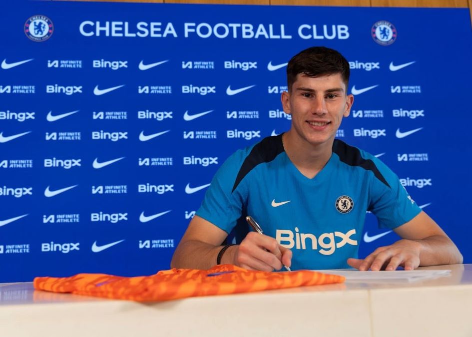 Mike Penders gabung ke Chelsea. Foto: x.com/FabrizioRomano