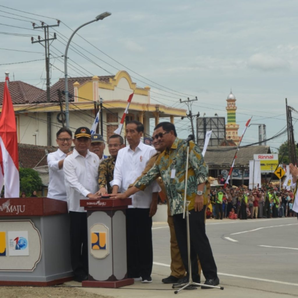 TUTURPEDIA - Resmikan Jalan Blora-Grobogan, Jokowi Ungkap Besaran Anggaran Dana yang Diberikan ke Blora