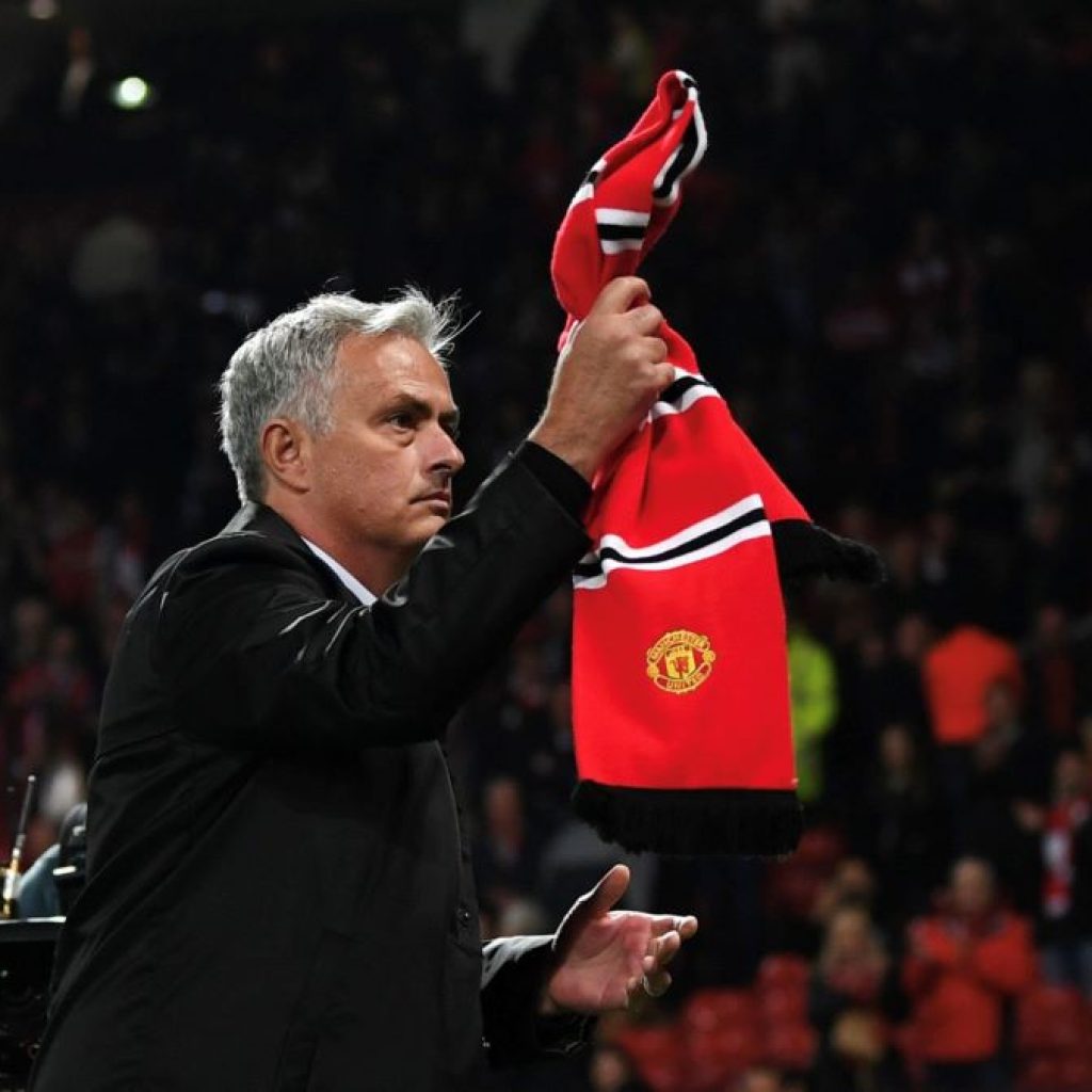 Jose Mourinho membandingkan nasibnya dengan Erik ten Hag sewaktu di Manchester United. Foto: x.com/FabrizioRomano