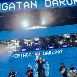 Manggung dengan Visual Peringatan Darurat, Nadin Amizah Sampaikan Pesan Tersirat untuk Indonesia