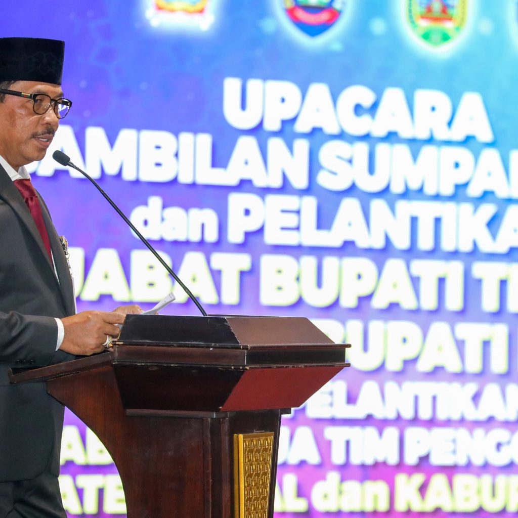 Pj Gubernur Jateng lantik Pj Bupati Kudus dan Tegal. Foto: Humas Pemprov Jateng