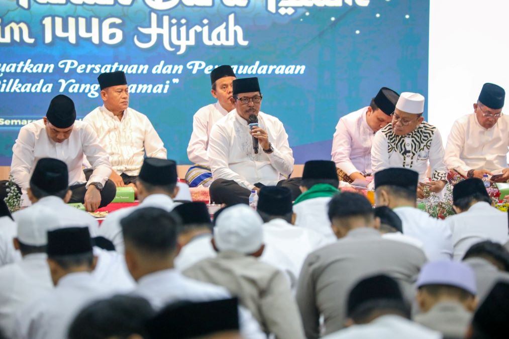 Nana Sudjana ajak doa bersama untuk korban gempa di Batang. Foto: Istimewa