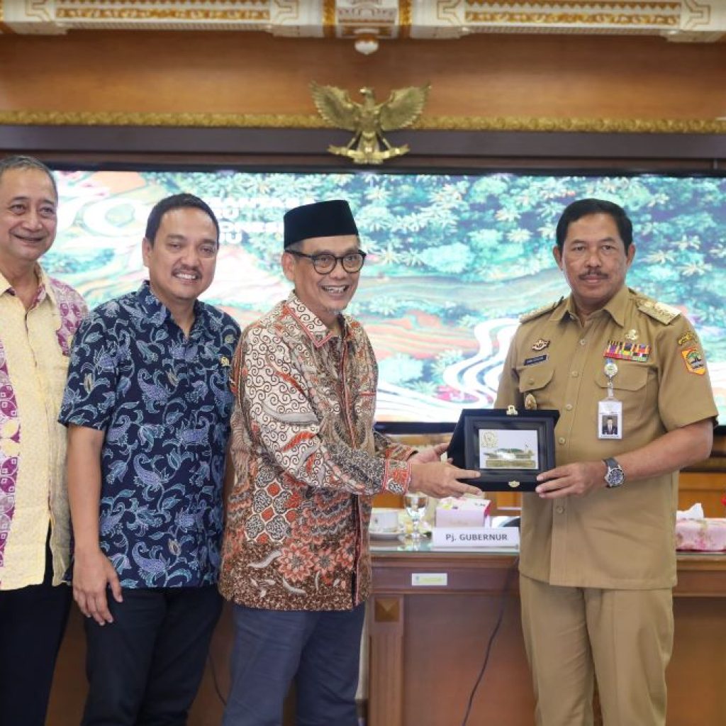 Komisi X DPR kunjungi Pj Gubernur Jateng, Nana Sudjana. Foto: Dok Pemprov Jateng