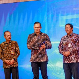 Pj Gubernur Jateng Dampingi Menteri ATR/BPN Luncurkan Layanan Elektronik di 29 Kantor Pertanahan 