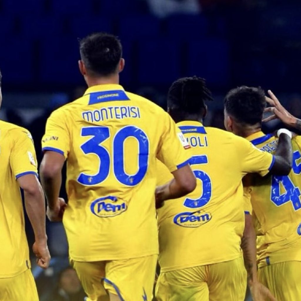 Napoli Dilumat Klub Medioker, Pelatih Walter Mazzarri Sampai Minta Maaf