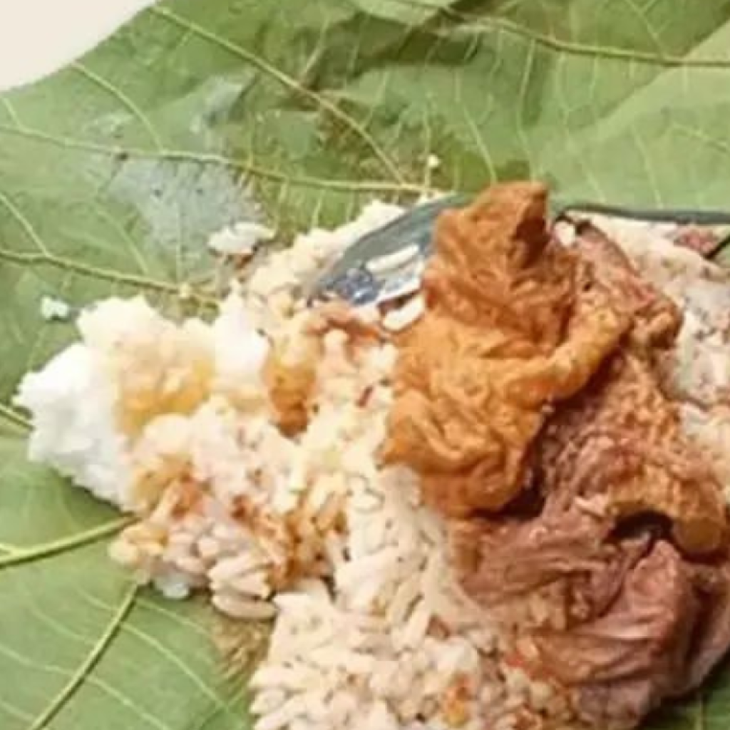 Nasi Jangkrik Godong Jati, salah satu wisata kuliner Kudus populer. Foto: instagram.com/disbudparkudus