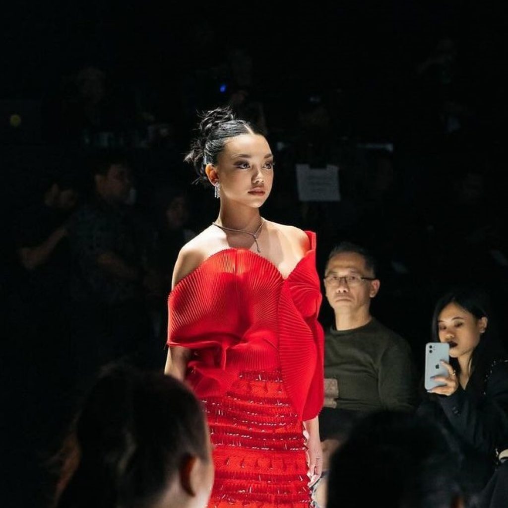 Kabar Naura Ayu usai jatuh saat fashion show. Foto: instagram.com/naura.ayu
