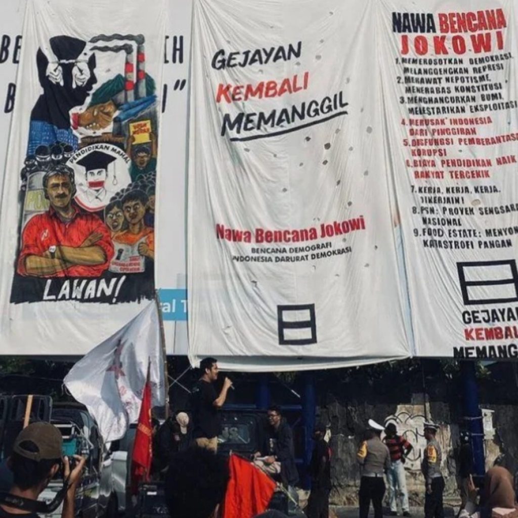 Aksi Gejayan kembali memanggil, menampilkan Nawa Bencana Jokowi. Foto: Dok. Lilik Yuliantoro