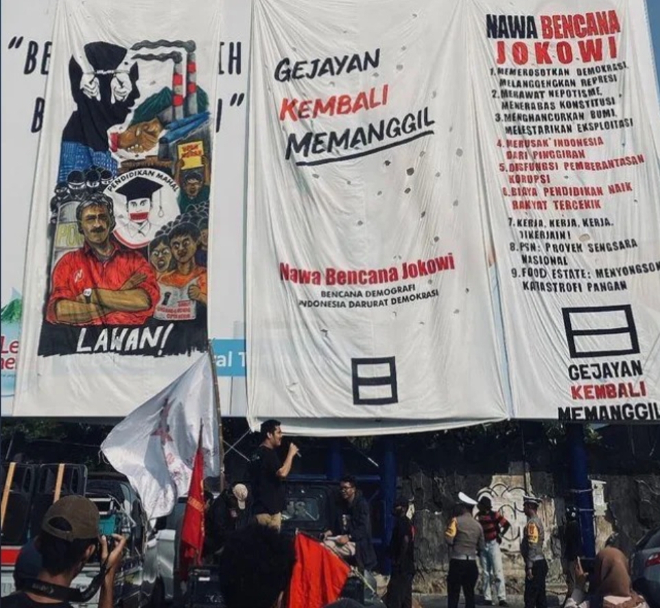 Aksi Gejayan kembali memanggil, menampilkan Nawa Bencana Jokowi. Foto: Dok. Lilik Yuliantoro