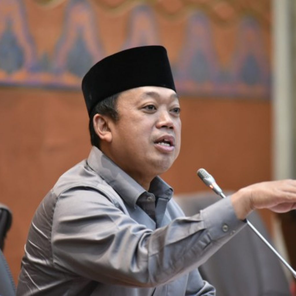 Nusron Wahid tak ingin respons soal Ahok yang bertanya kinerja Jokowi dan Gibran. Foto: Laman DPR