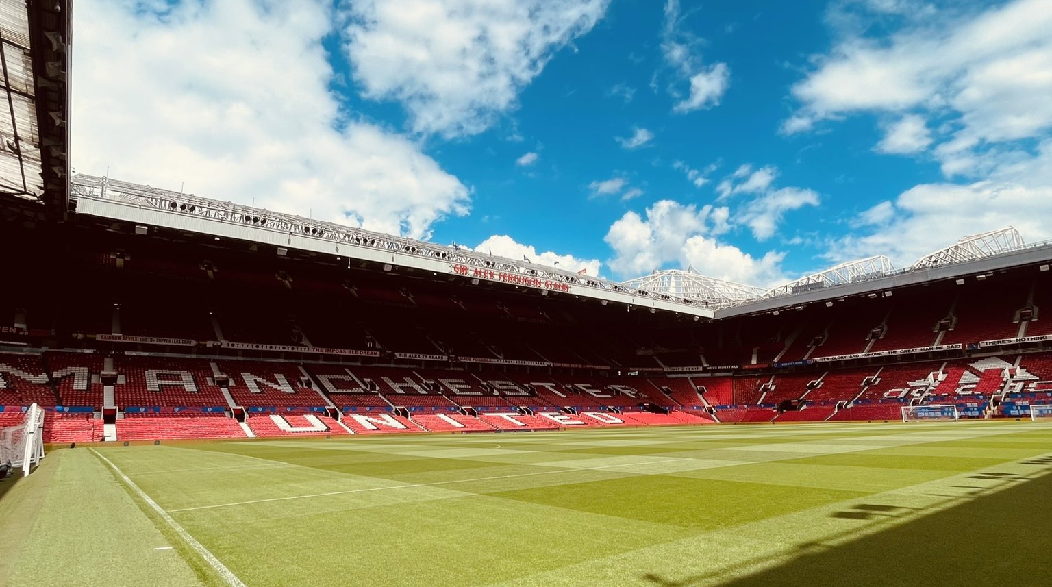 Inilah 4 tugas Sir Jim Ratcliffe untuk membenahi Manchester United. Foto: x.com/ManUtd