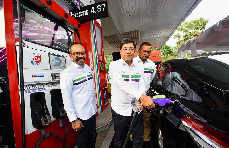 Pengisian bahan bakar Pertamax Green 95 di SPBU Pertamina, MT Haryono, Tebet, Jakarta Selatan, Senin (24/7/2023). Foto: Dok. Pertamina.