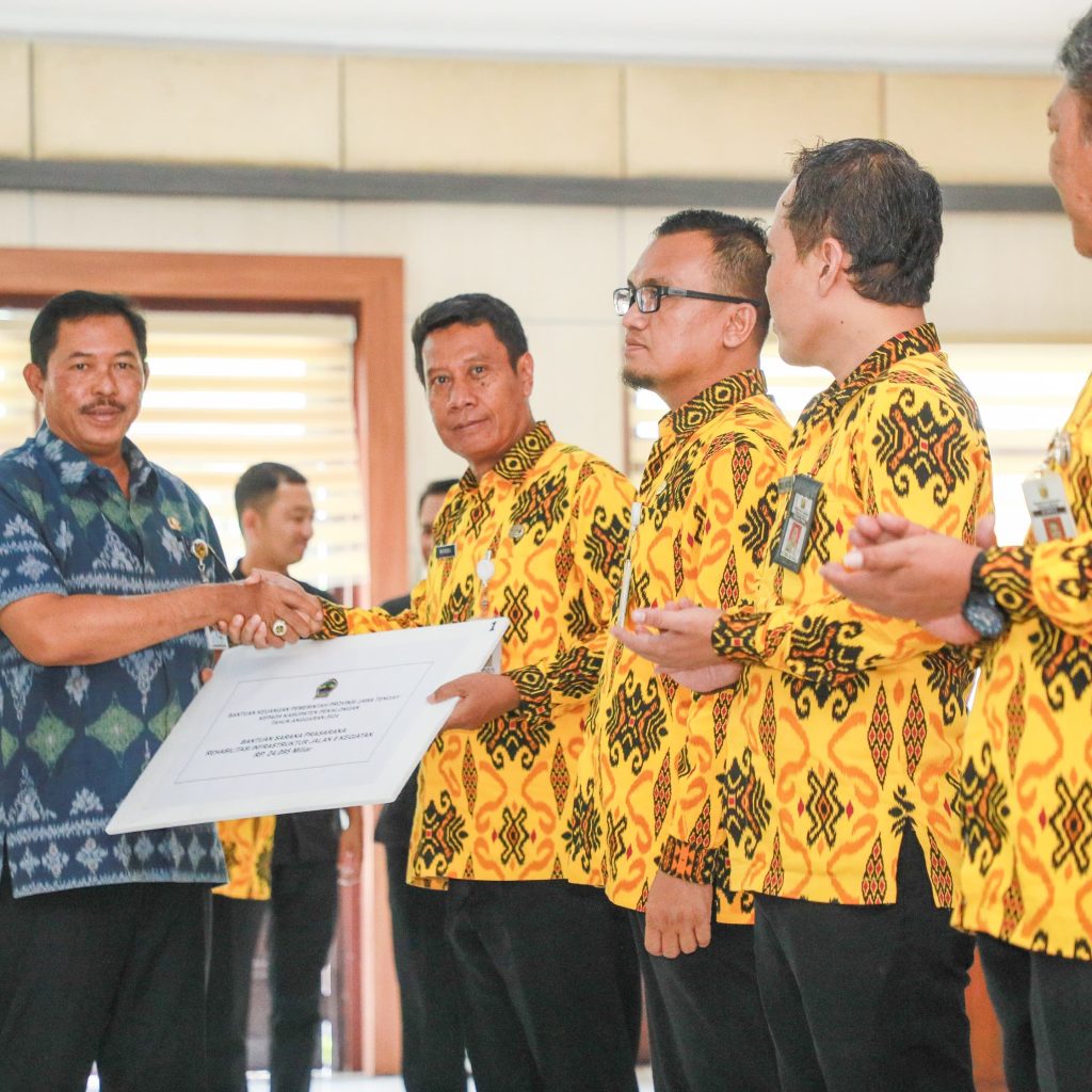 Gelontorkan Bantuan Keuangan hingga Rp 25,4 Miliar, Pj Gubernur Jateng Ingatkan Kades Tidak Melakukan Penyimpangan Dana