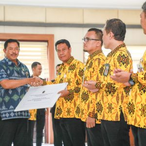 Gelontorkan Bantuan Keuangan hingga Rp 25,4 Miliar, Pj Gubernur Jateng Ingatkan Kades Tidak Melakukan Penyimpangan Dana