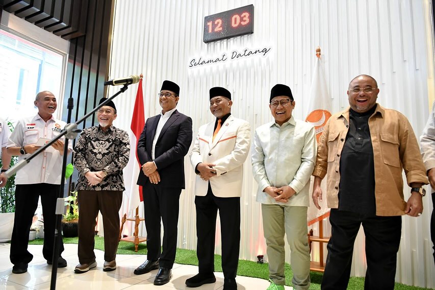 Ahmad Syaikhu saat menyampaikan sikap PKS terkait gabung pemerintahan atau oposisi. Foto: instagram.com/syaikhu_ahmad_