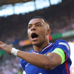 PSG Nunggak Gaji Mbappe, Pengacara Beri Peringatan Terakhir