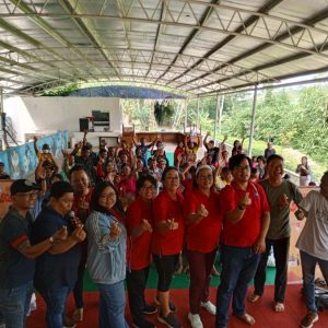 Berbagi Kebahagiaan, PSMTI Jateng dan Fienthy Ajak Berlibur Ratusan Warga Kurang Mampu di Semarang