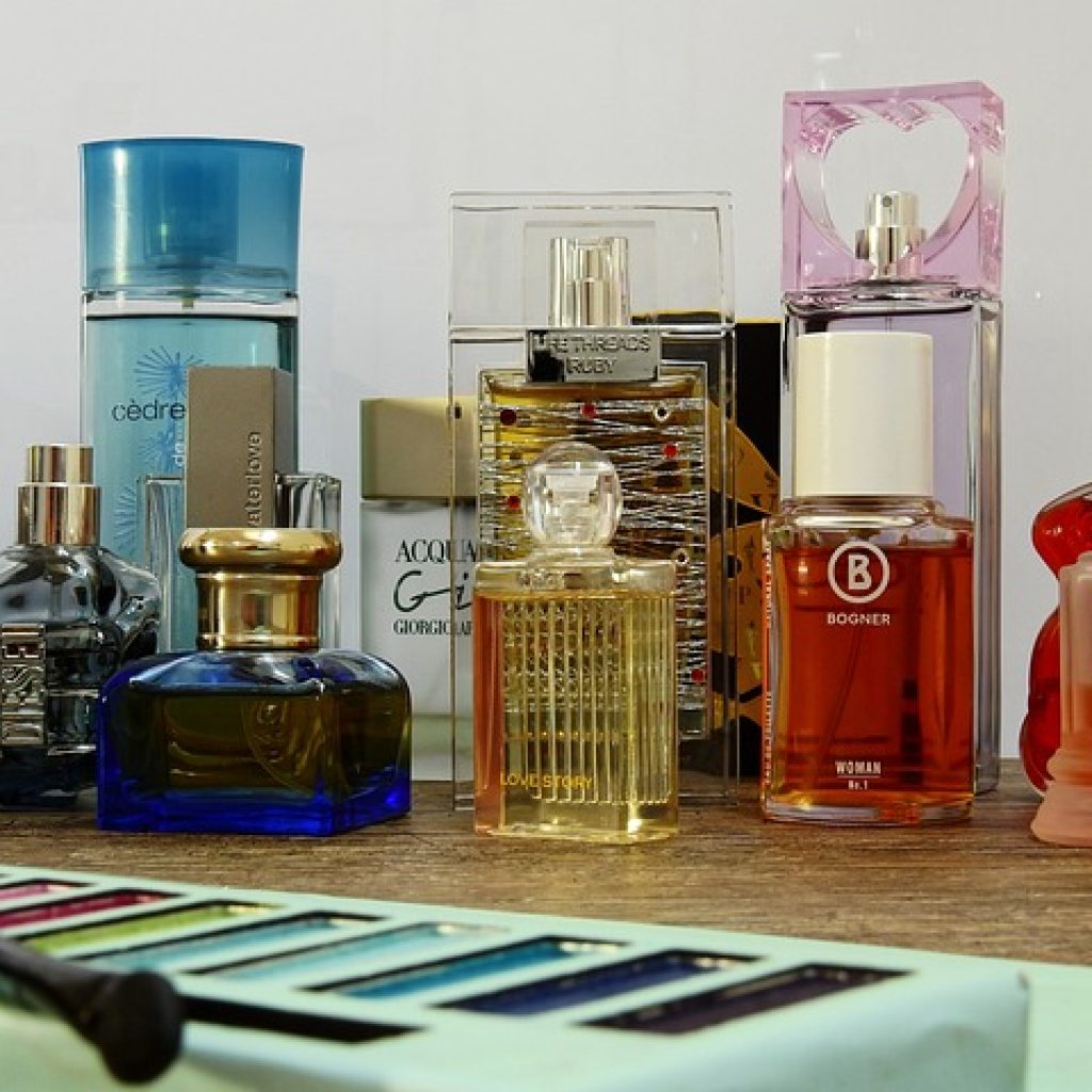 Aroma parfum yang pas untuk siang dan malam. Foto: pixabay.com/bru-no